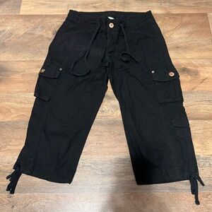 Arizona Jean Company Black Cargo Capris